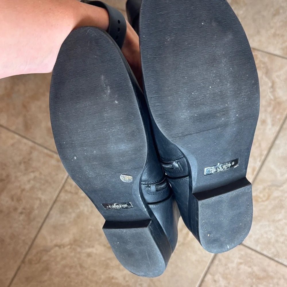 Gianni Bini leather sleek